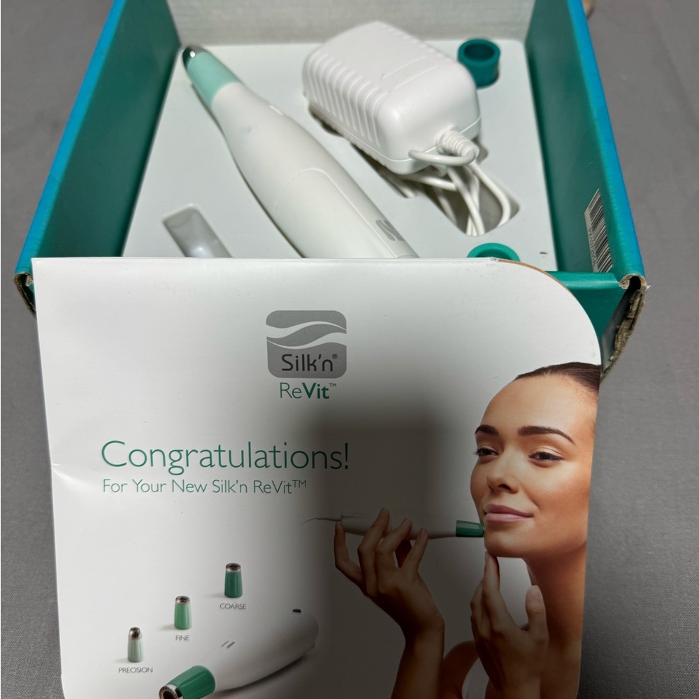 Silk’s ReVit Microderm Exfoliation Device